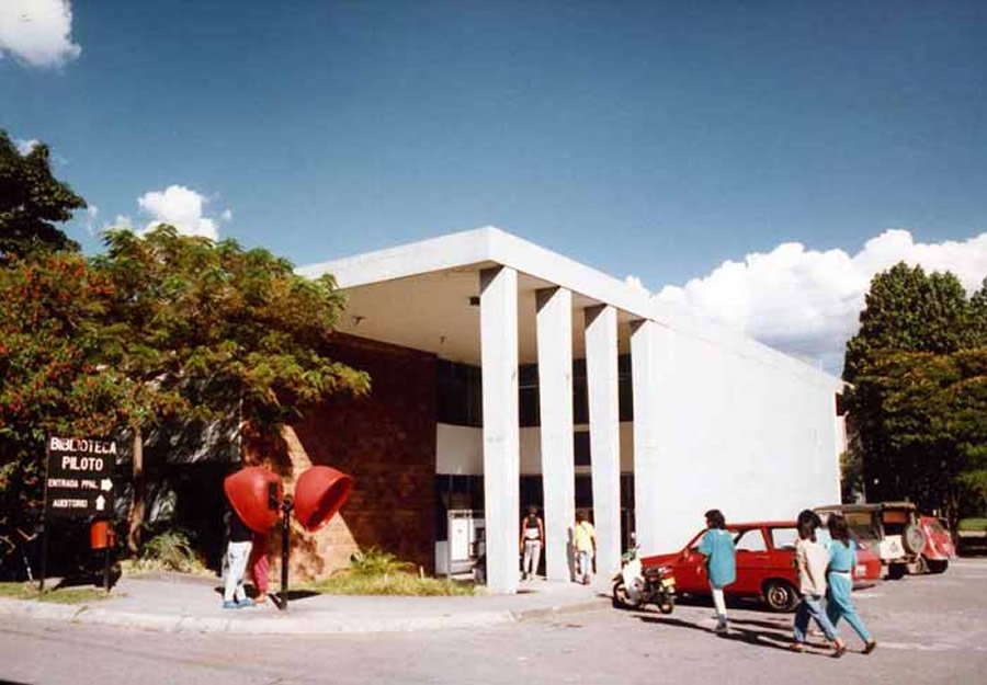 Biblioteca Pública Piloto