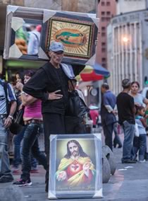 Una calle real • Fotografías Juan Fernando Ospina