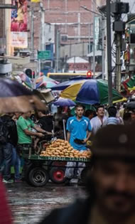 Una calle real • Fotografías Juan Fernando Ospina