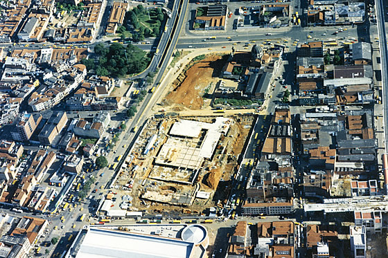 Fotografía aérea de la construcción del Parque San Antonio. S. f.