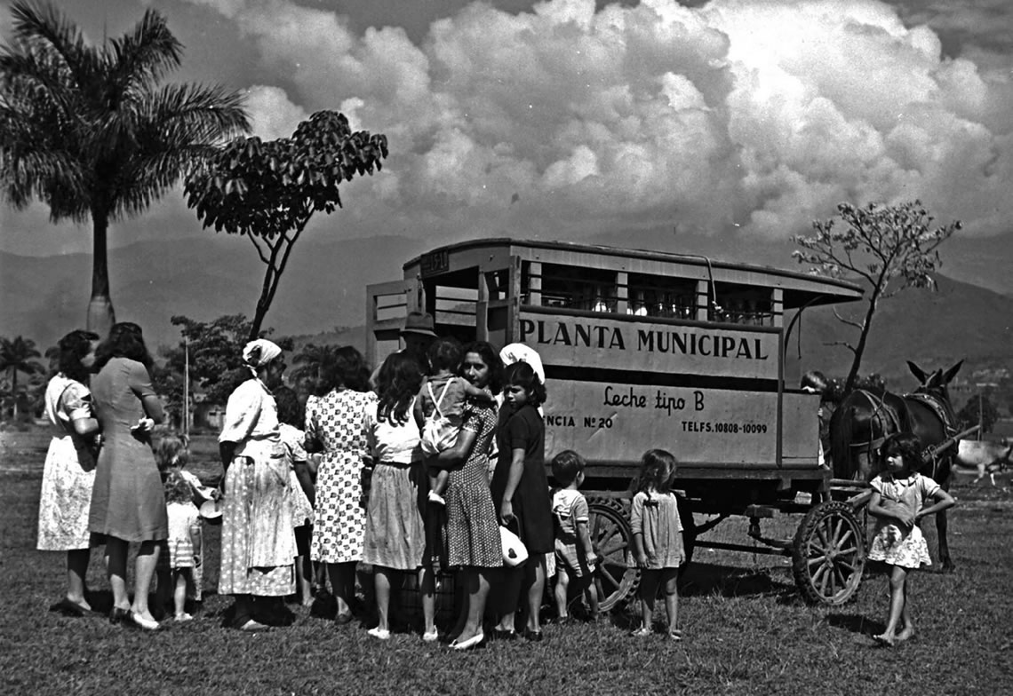 Carro surtidor de leche. Gabriel Carvajal Pérez, 1953.