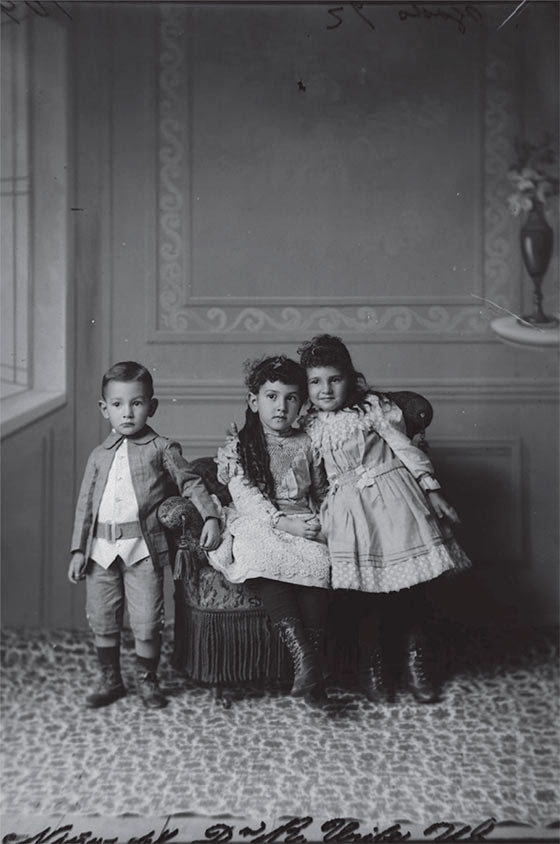 Hijos de Rafael Uribe Uribe. Fotografía Rodríguez, 1892. Archivo BPP