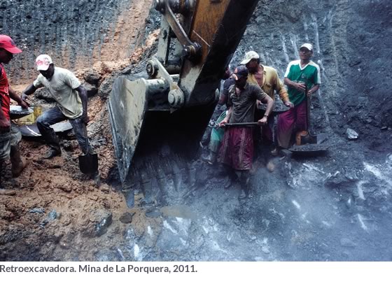 Retroexcavadora. Mina de La Porquera, 2011. Fotografía Stephen Ferry